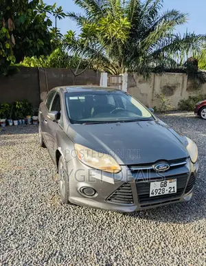 Ford Focus S Sedan FWD (2.0L 4cyl 5M) 2013 Silver