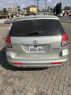 Toyota Matrix S Hatchback FWD (2.4L 4cyl 5A) 2010 Silver