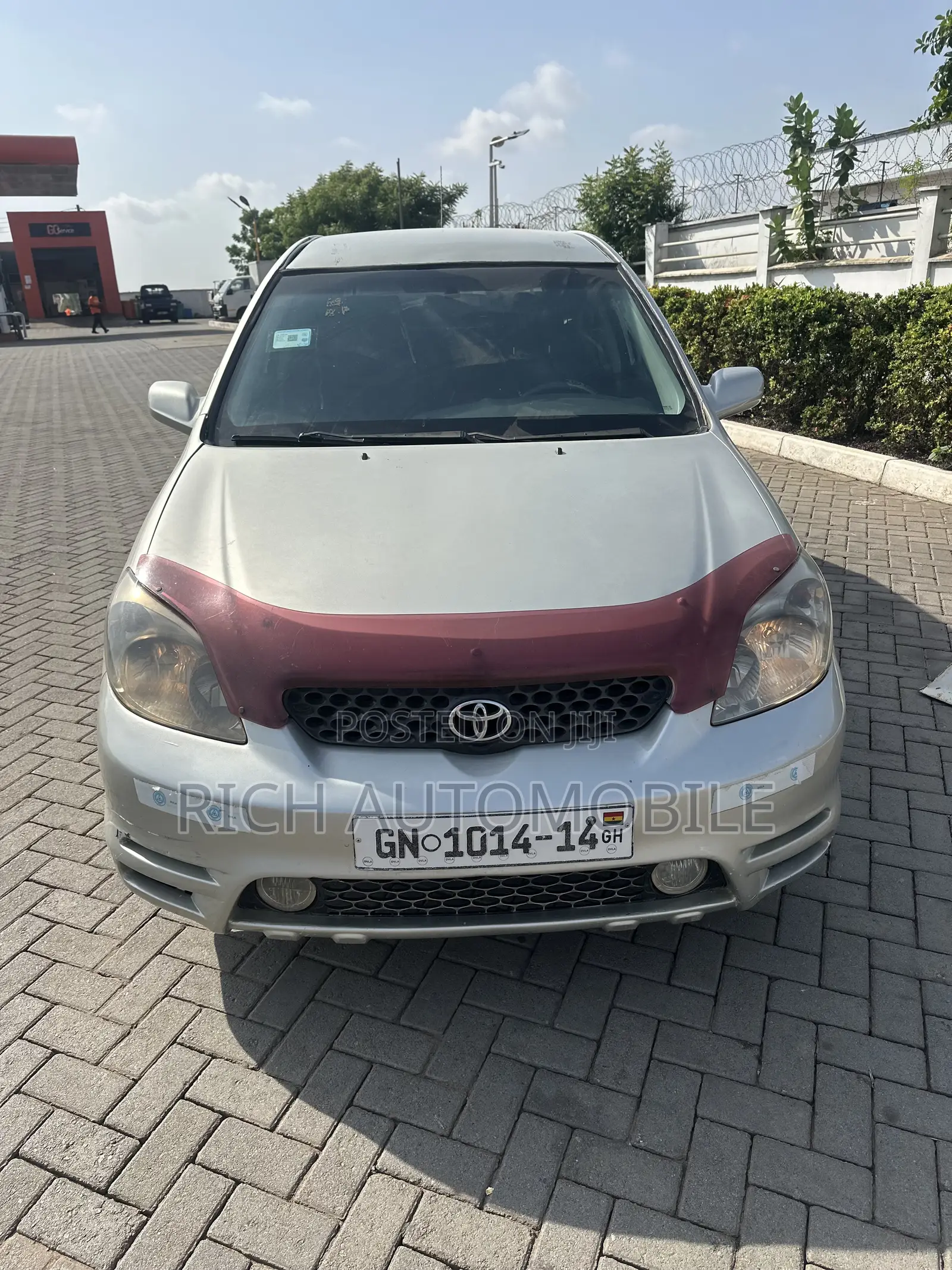 Toyota Matrix S Hatchback FWD (2.4L 4cyl 5A) 2010 Silver