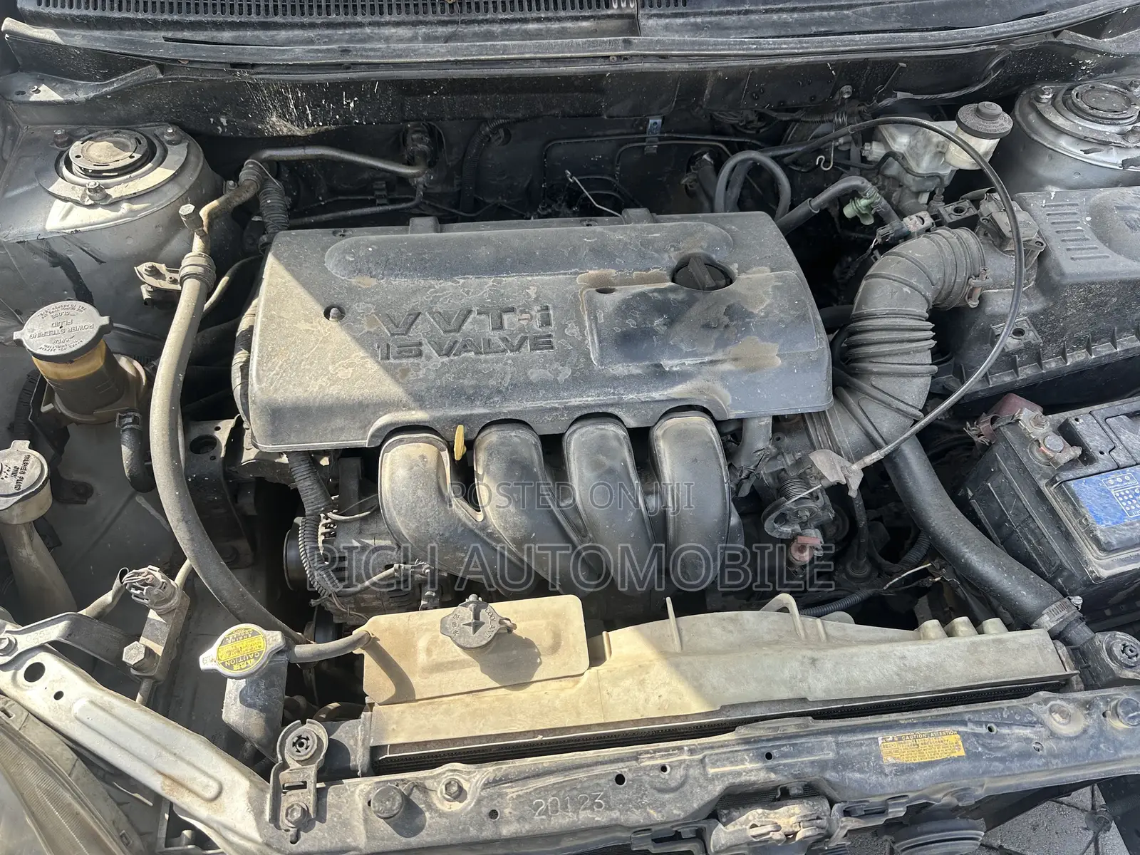 Toyota Matrix S Hatchback FWD (2.4L 4cyl 5A) 2010 Silver