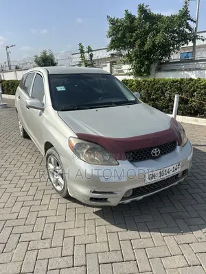 Toyota Matrix S Hatchback FWD (2.4L 4cyl 5A) 2010 Silver