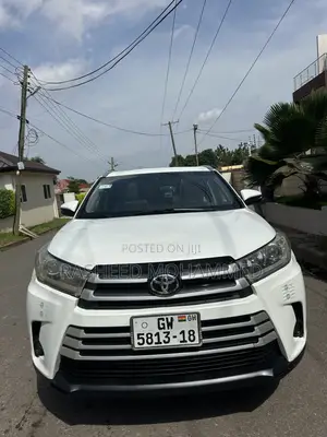 Toyota Highlander XLE 4dr SUV AWD (3.5L 6cyl 6A) 2015 White