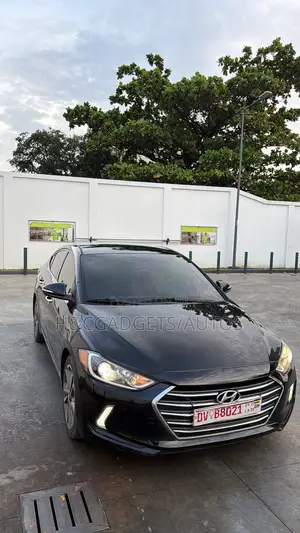 Hyundai Elantra Limited Sedan FWD (2.0L 4cyl 6A) 2017 Black