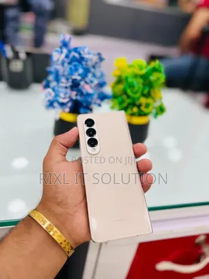 New Samsung Galaxy Z Fold4 256 GB Silver