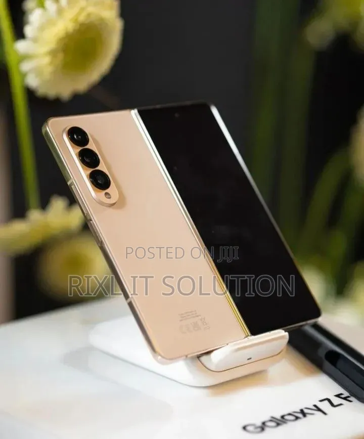 New Samsung Galaxy Z Fold4 256 GB Silver