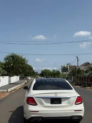 Mercedes-Benz E300 2019 White