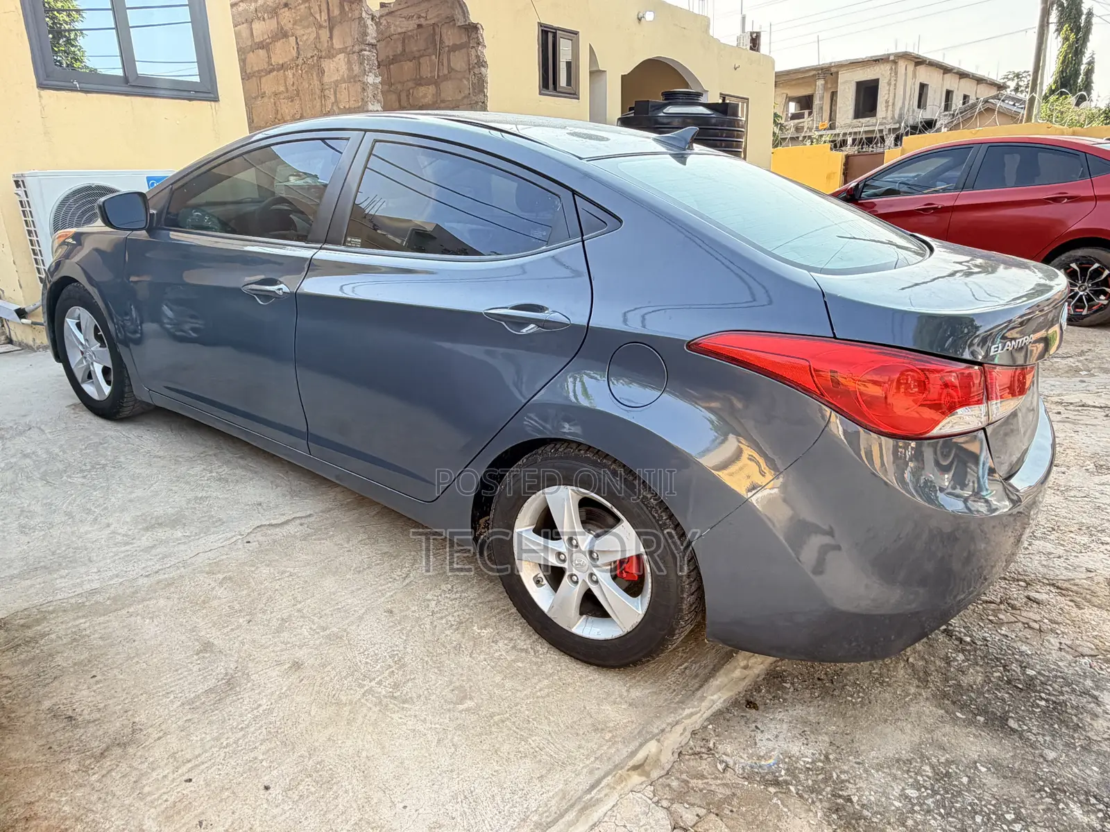 Hyundai Elantra GLS Sedan FWD (1.8L 4cyl 6A) 2013 Gray