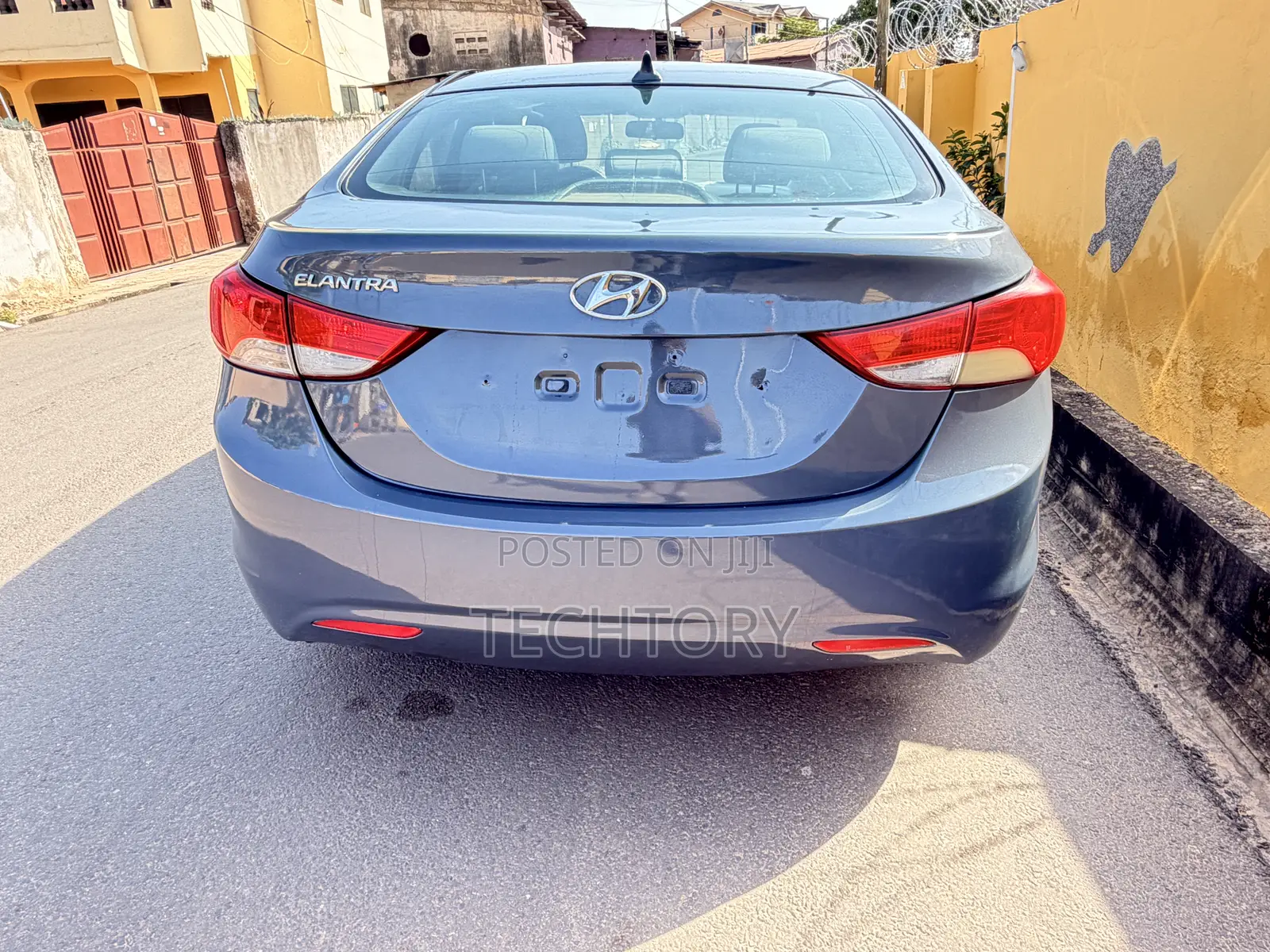 Hyundai Elantra GLS Sedan FWD (1.8L 4cyl 6A) 2013 Gray