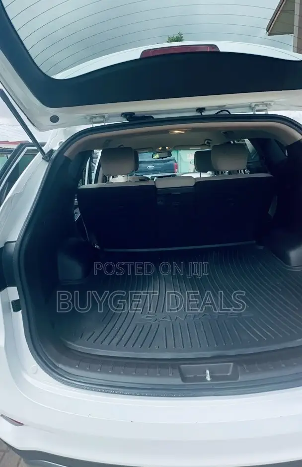 Hyundai Santa Fe SE AWD 2017 White
