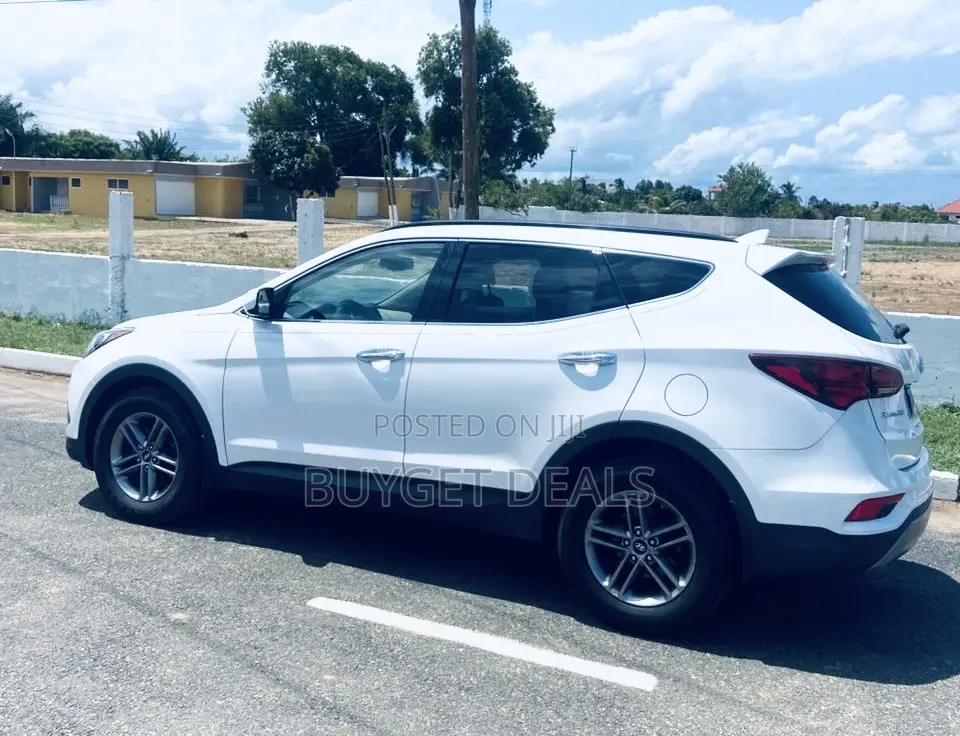 Hyundai Santa Fe SE AWD 2017 White