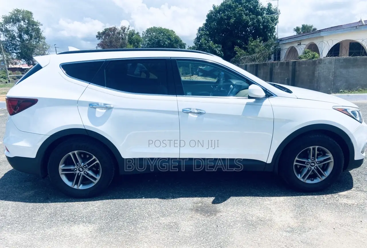 Hyundai Santa Fe SE AWD 2017 White