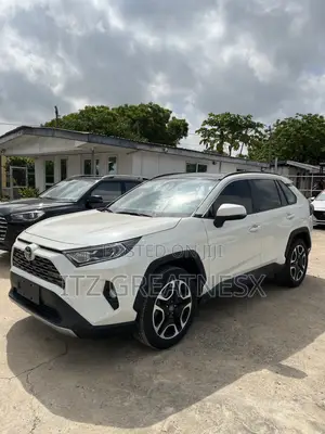 Toyota RAV4 XLE FWD 2020 White