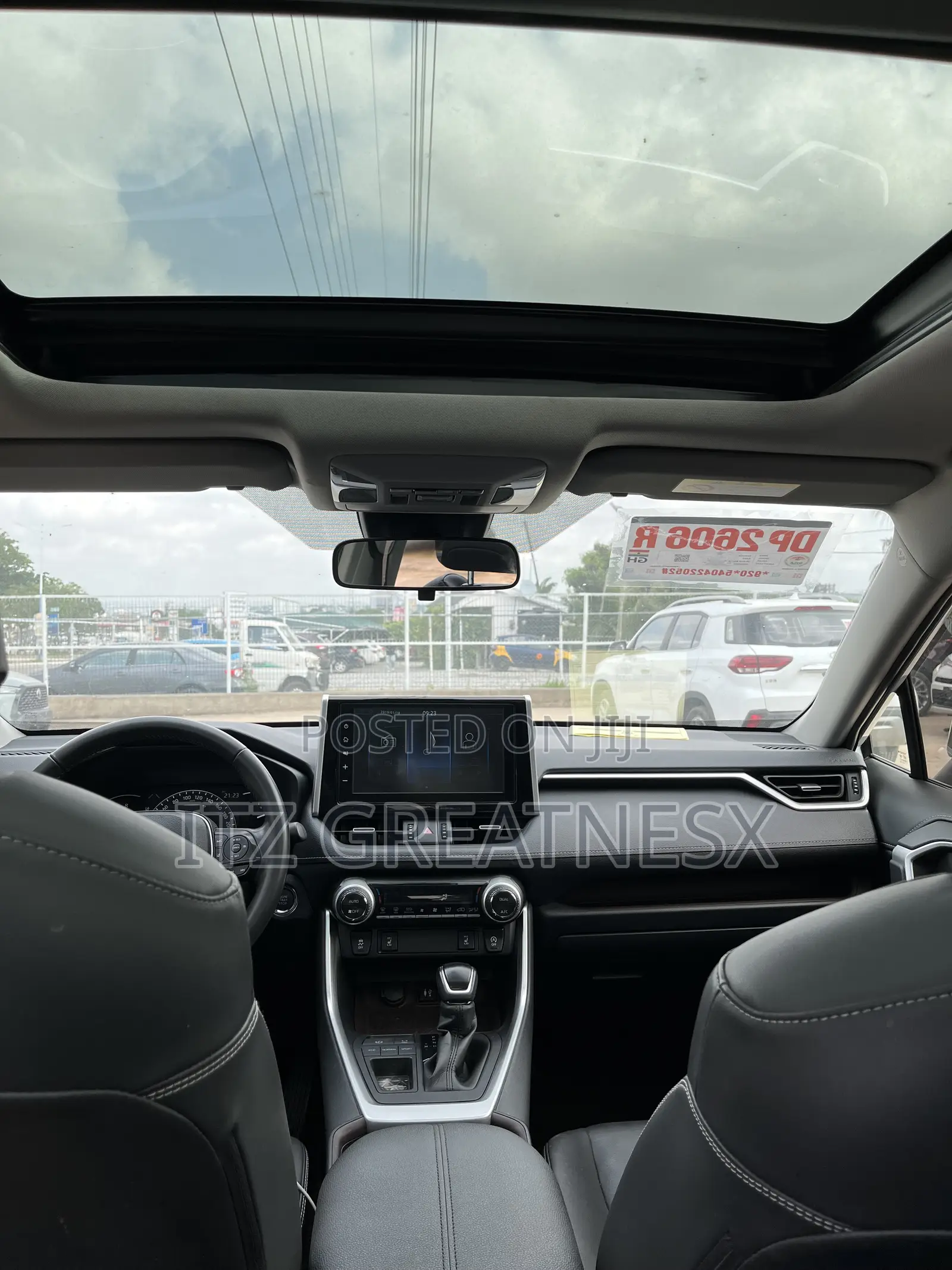 Toyota RAV4 XLE FWD 2020 White