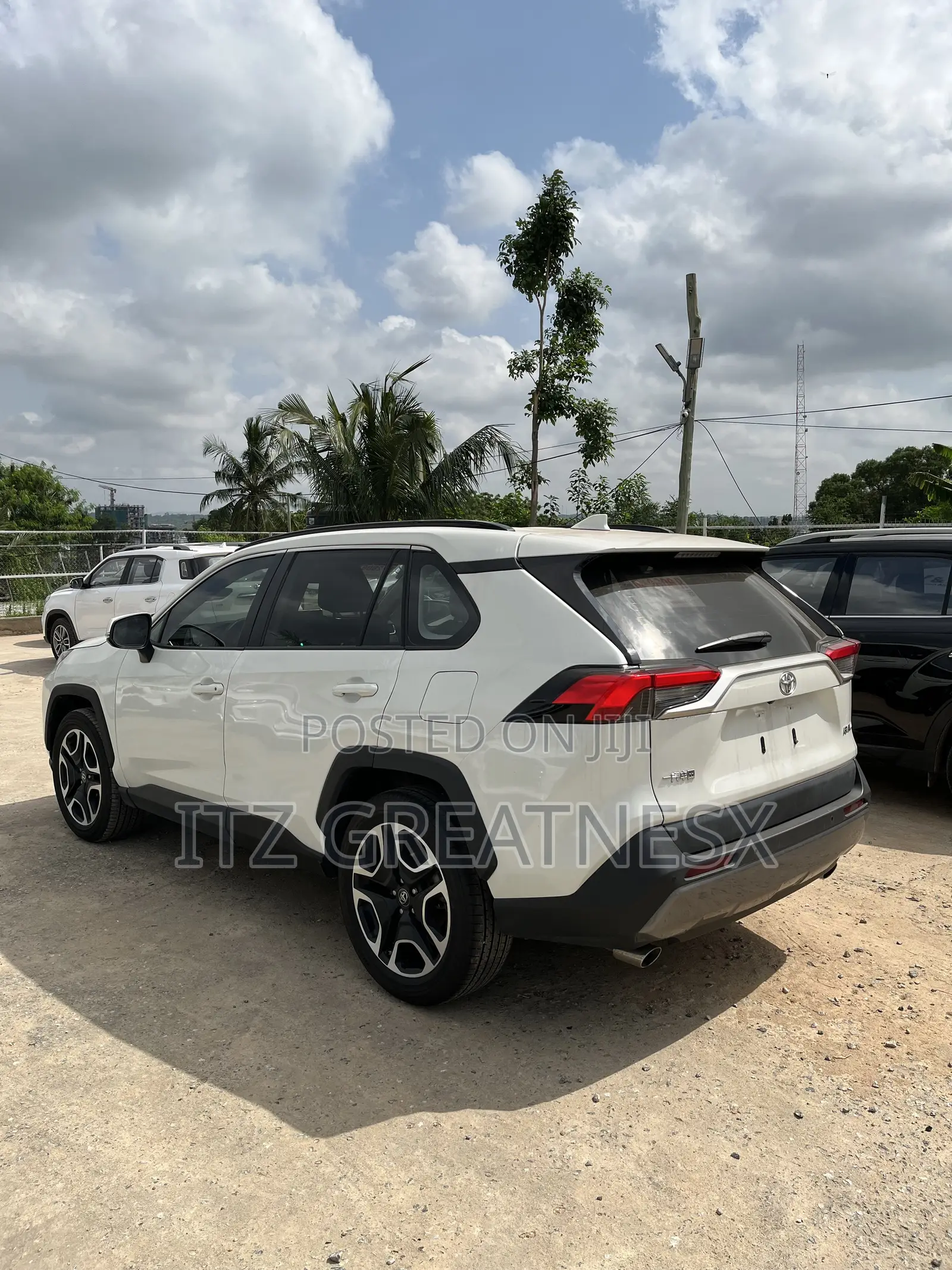 Toyota RAV4 XLE FWD 2020 White