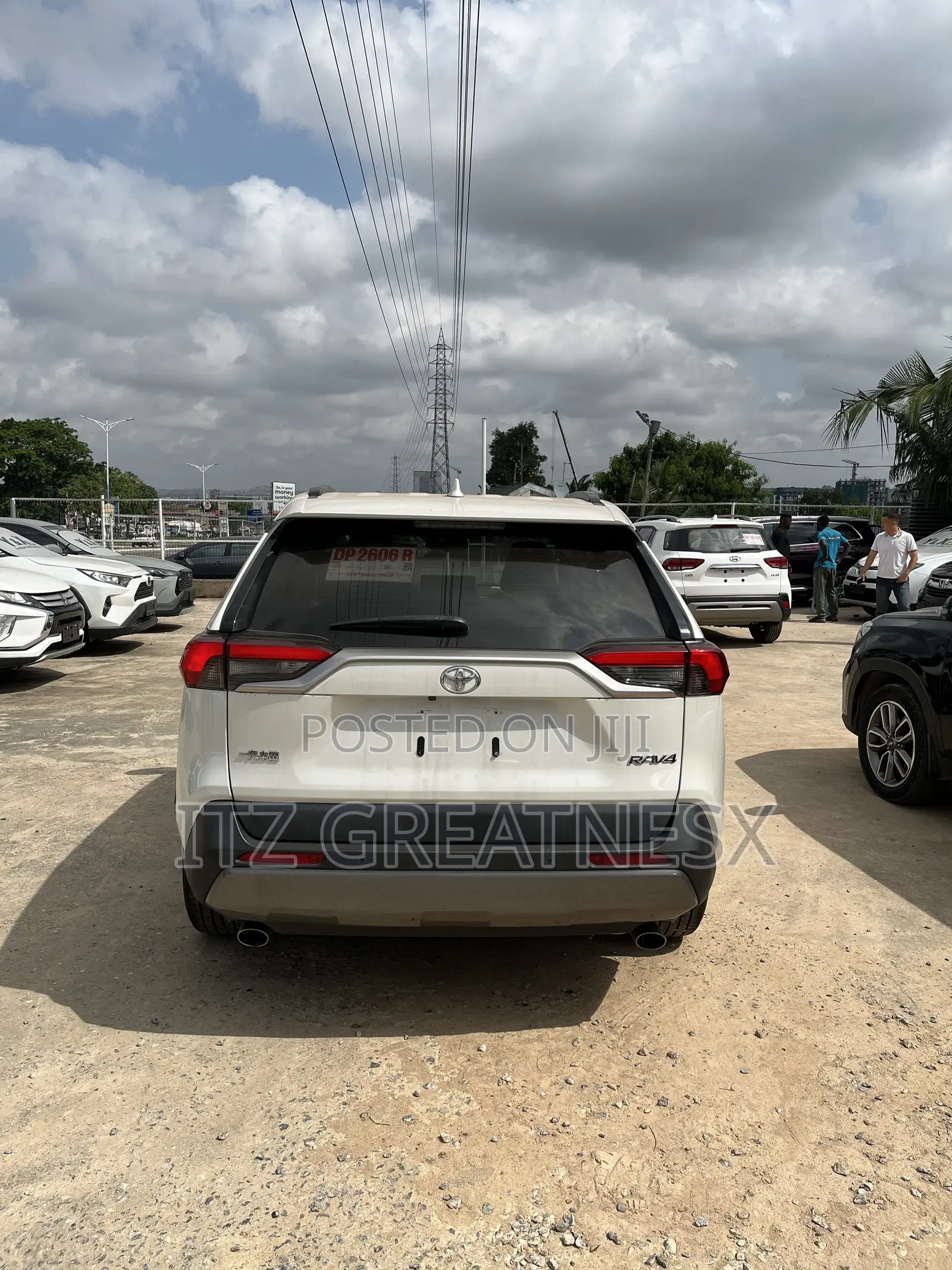 Toyota RAV4 XLE FWD 2020 White