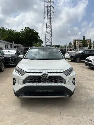 Toyota RAV4 XLE FWD 2020 White