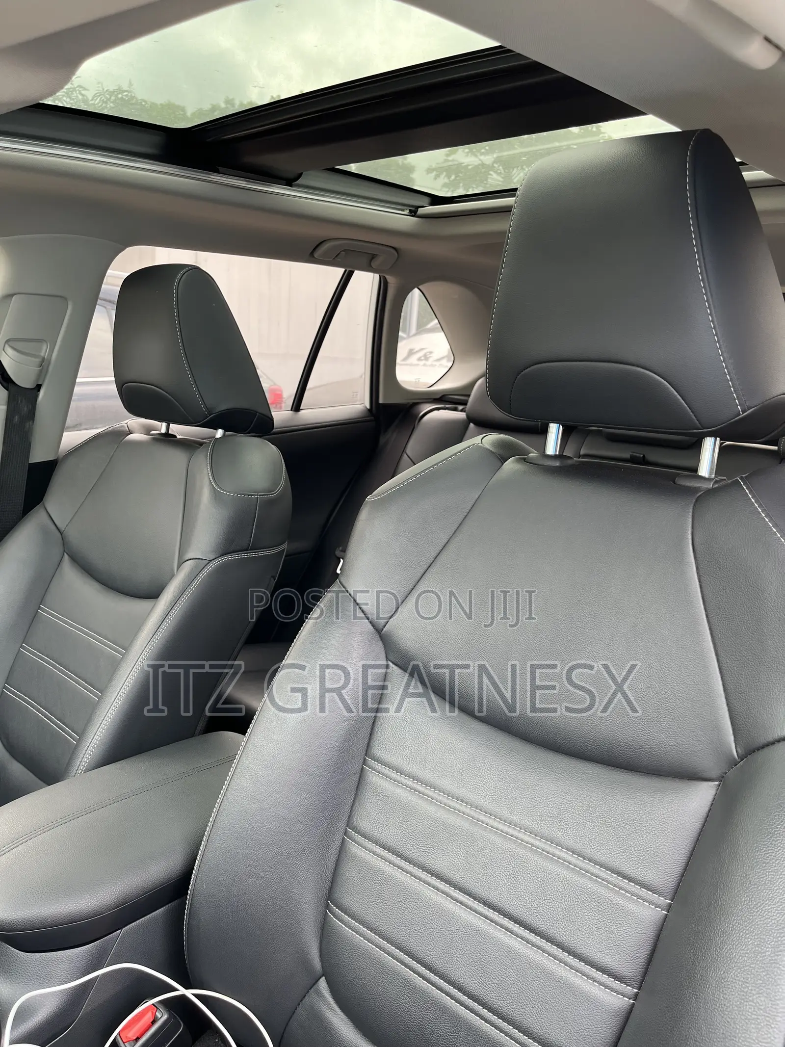 Toyota RAV4 XLE FWD 2020 White