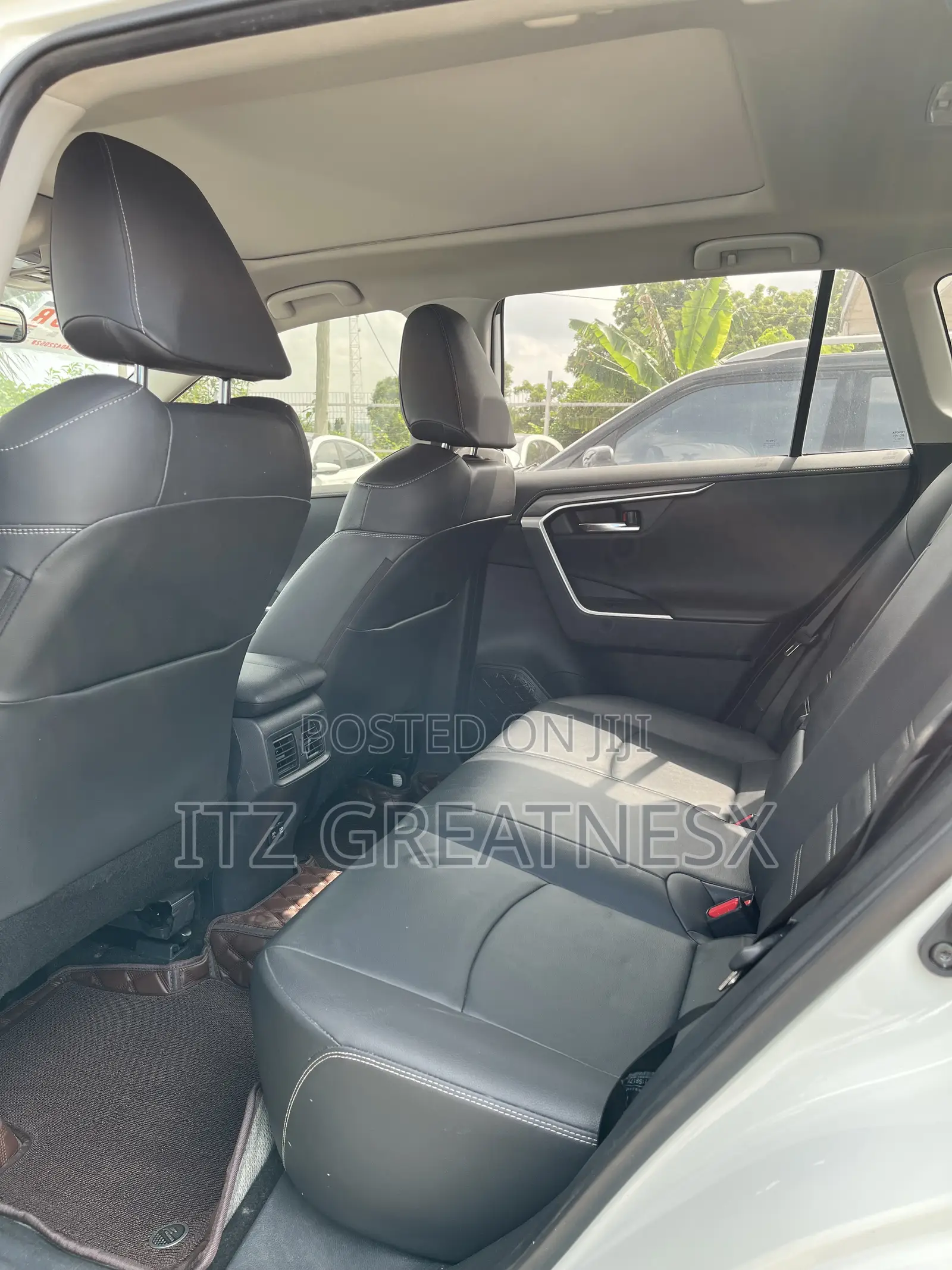 Toyota RAV4 XLE FWD 2020 White