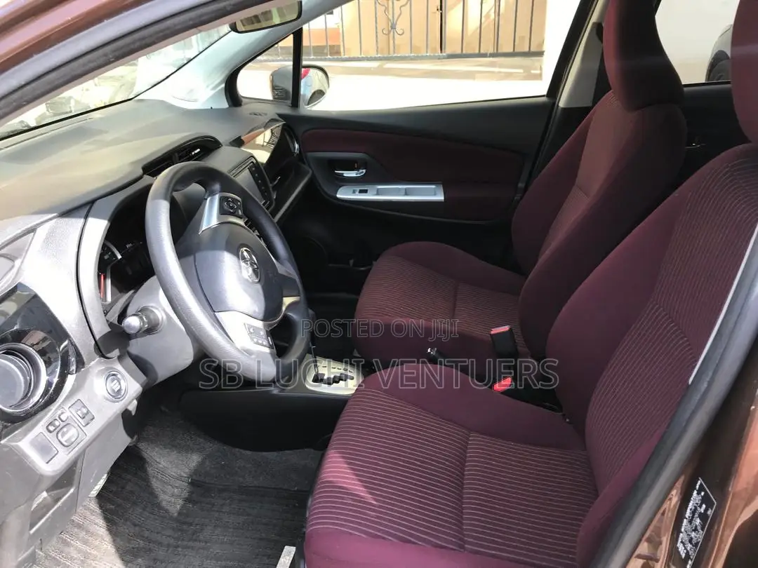 Toyota Vitz 2015 Brown