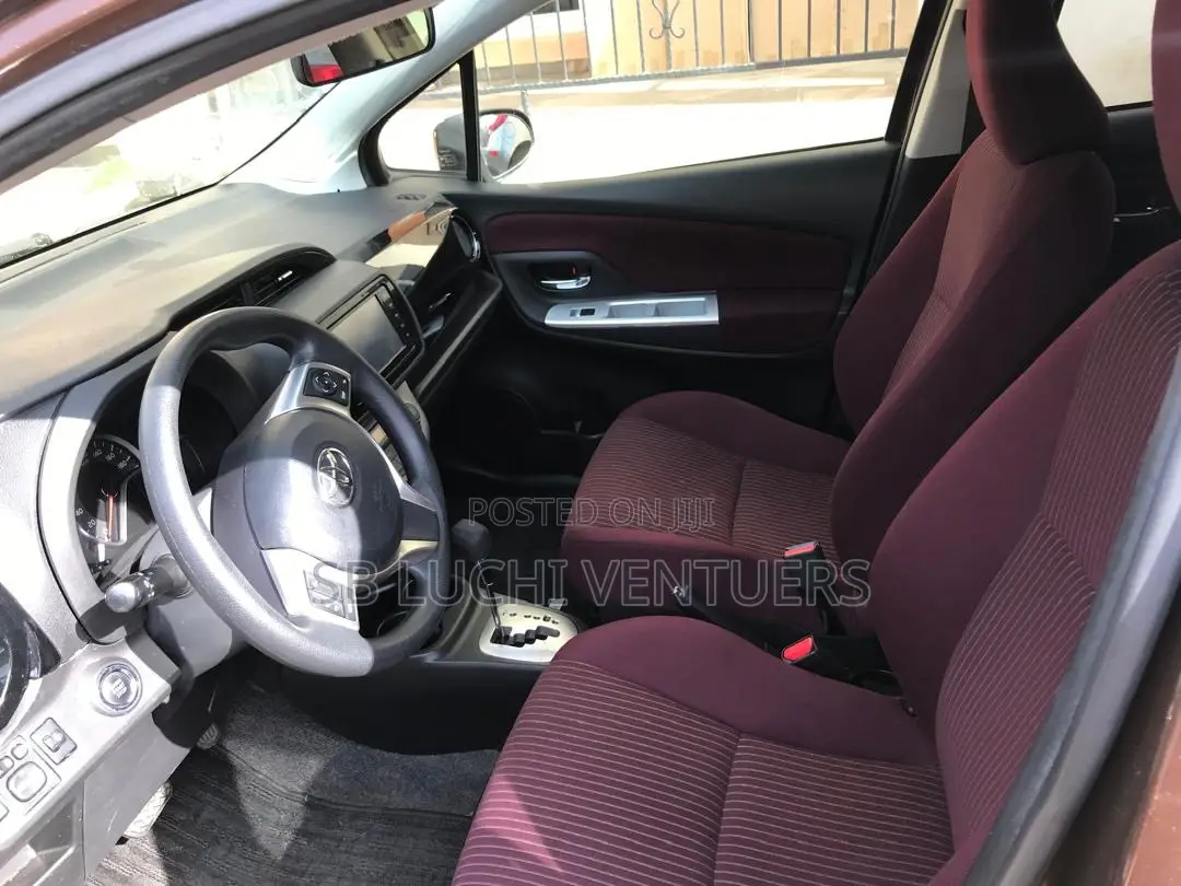 Toyota Vitz 2015 Brown