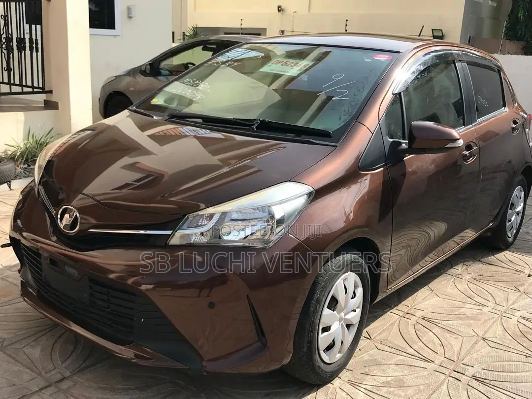 Toyota Vitz 2015 Brown