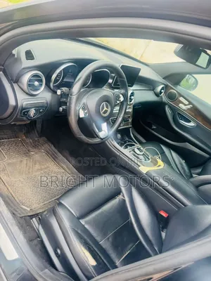 Mercedes-Benz C300 Luxury Sedan RWD (2.0L 4cyl 7A) 2017 Black