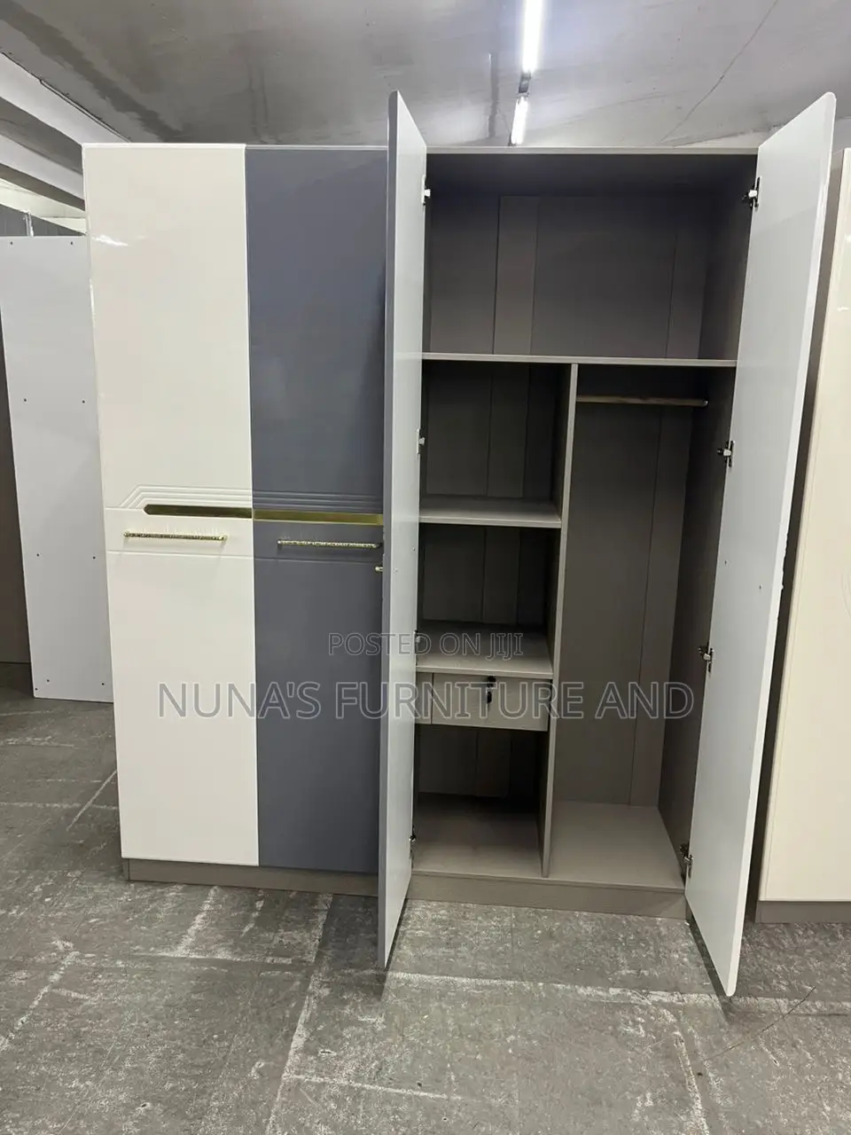 4 Doors Luxurious Wardrobe