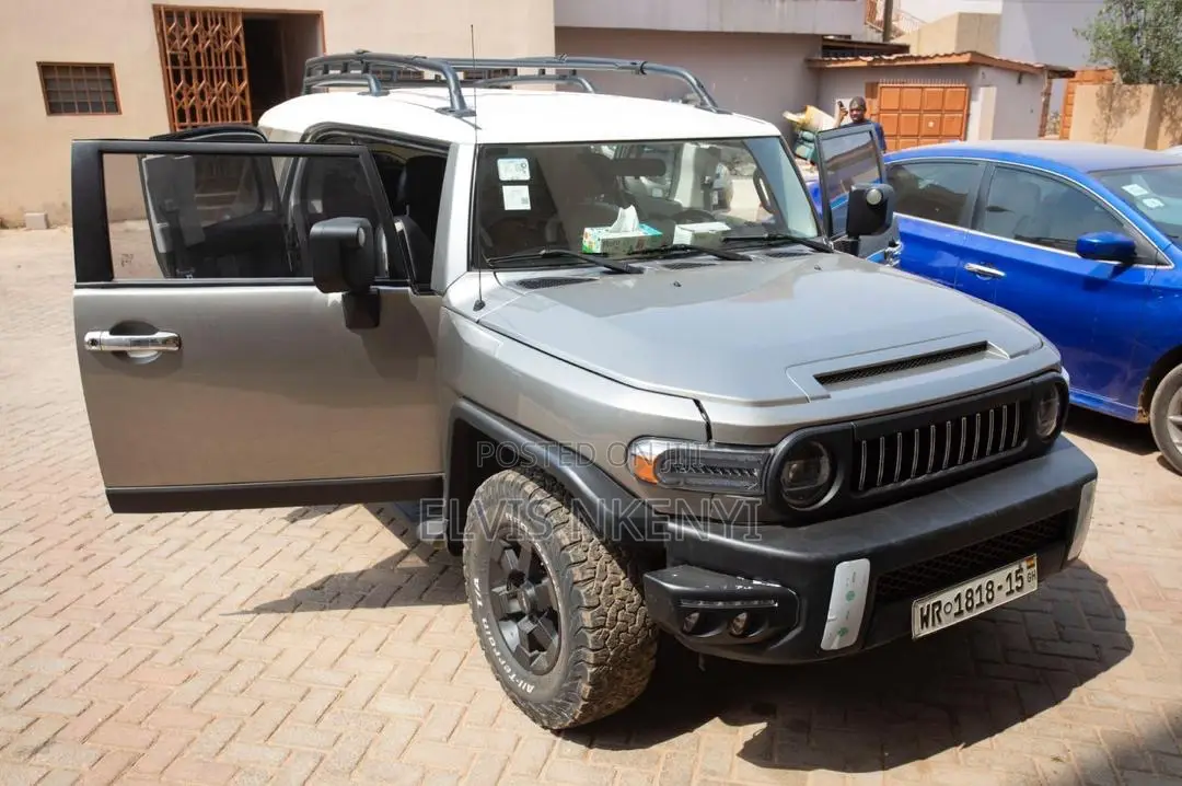 Toyota FJ Cruiser 4x4 Automatic 2009 Gray