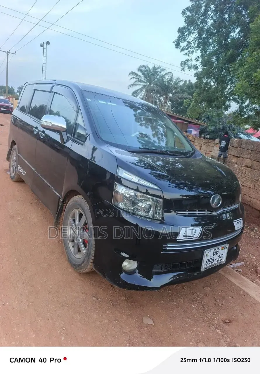 Toyota Voxy 2013 Black