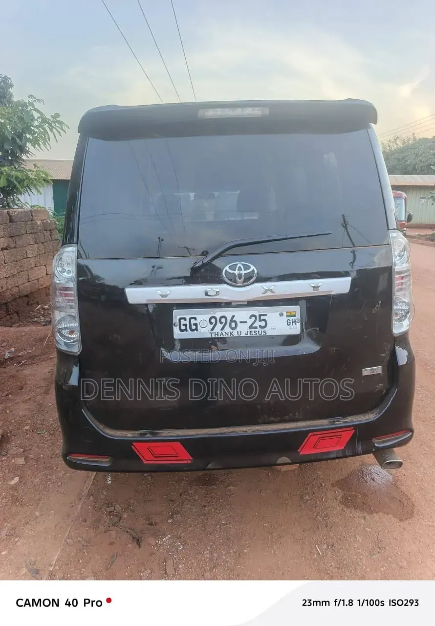 Toyota Voxy 2013 Black