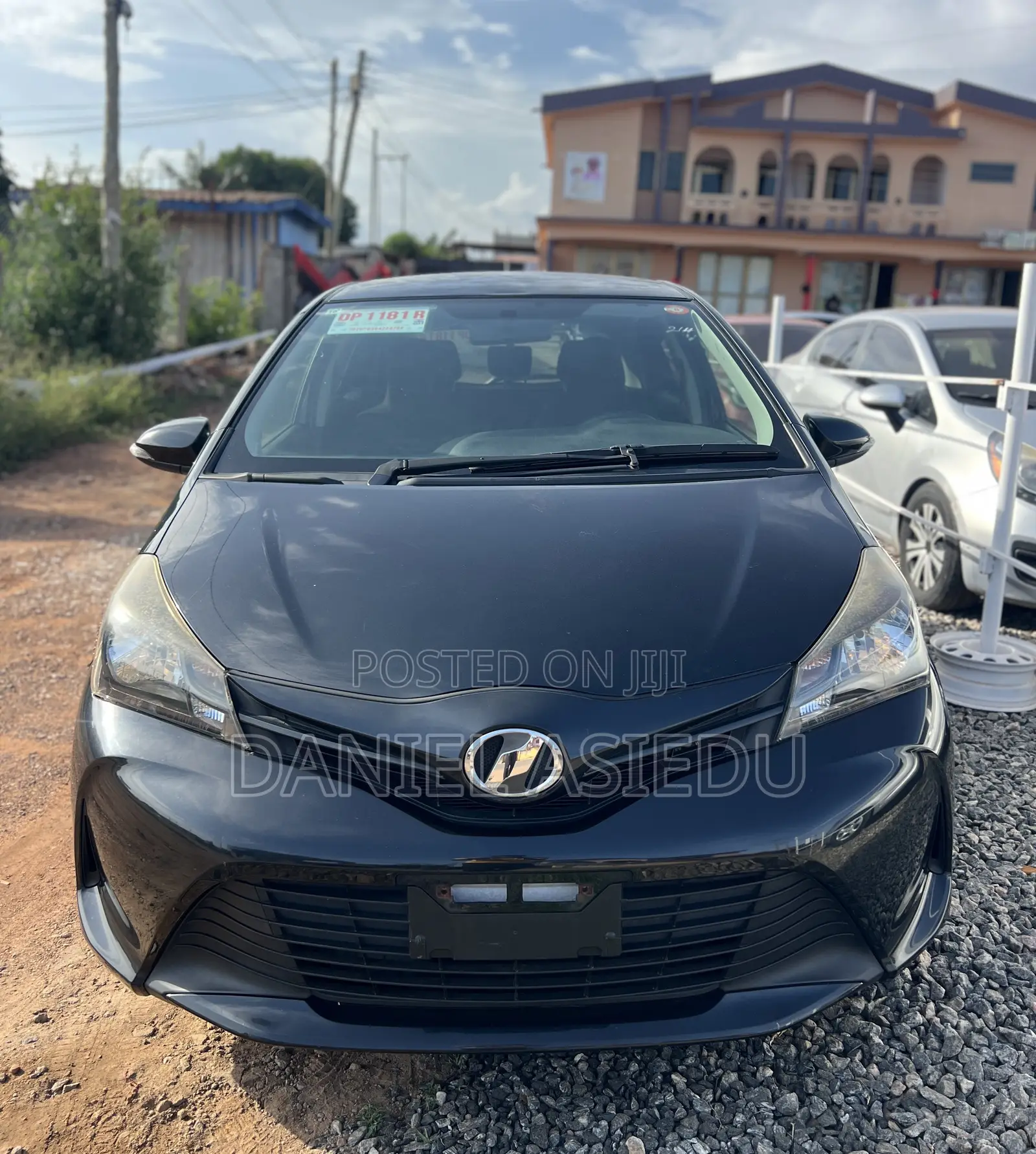 Toyota Vitz 1.3 AWD 5dr 2015 Black