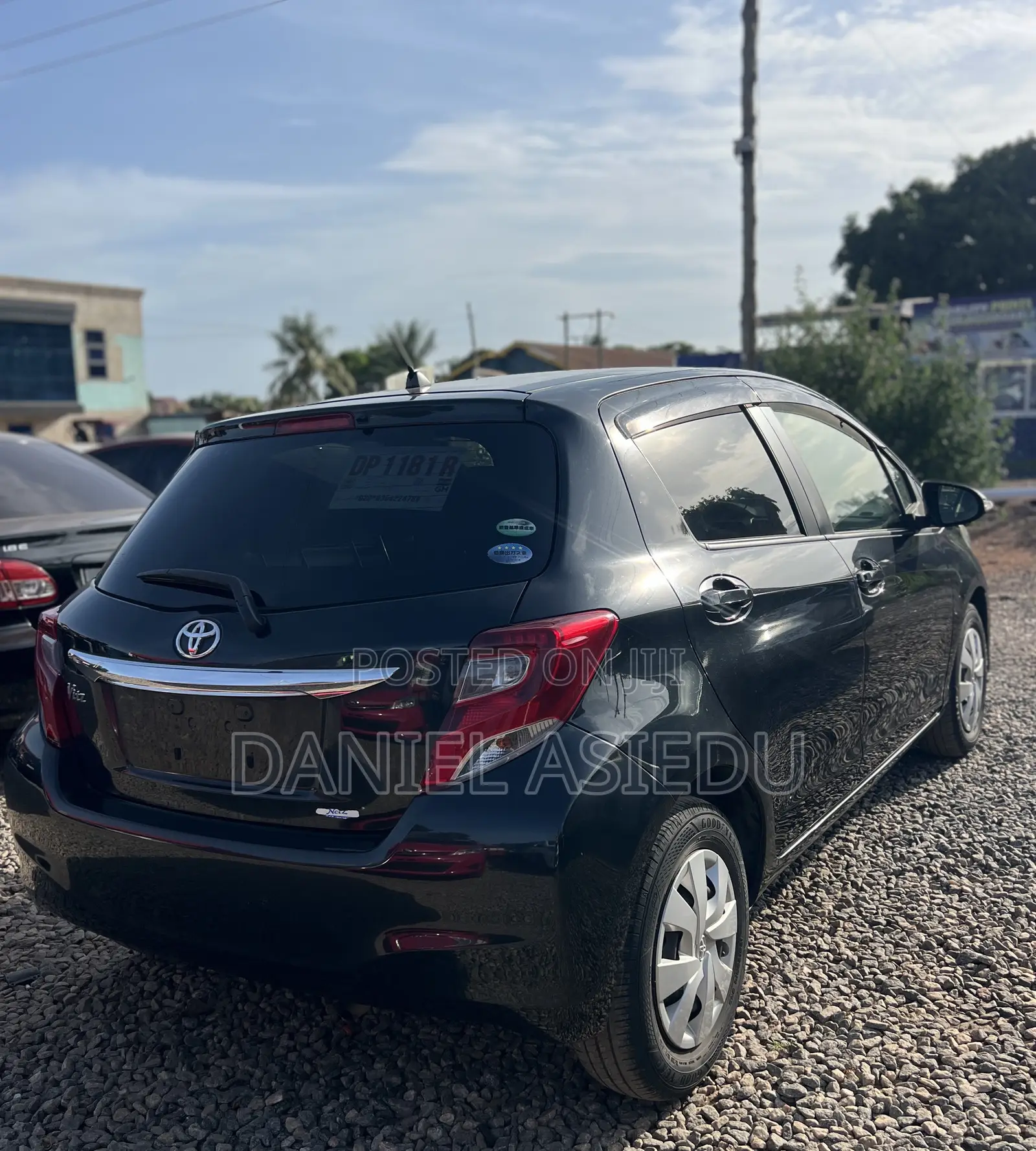 Toyota Vitz 1.3 AWD 5dr 2015 Black