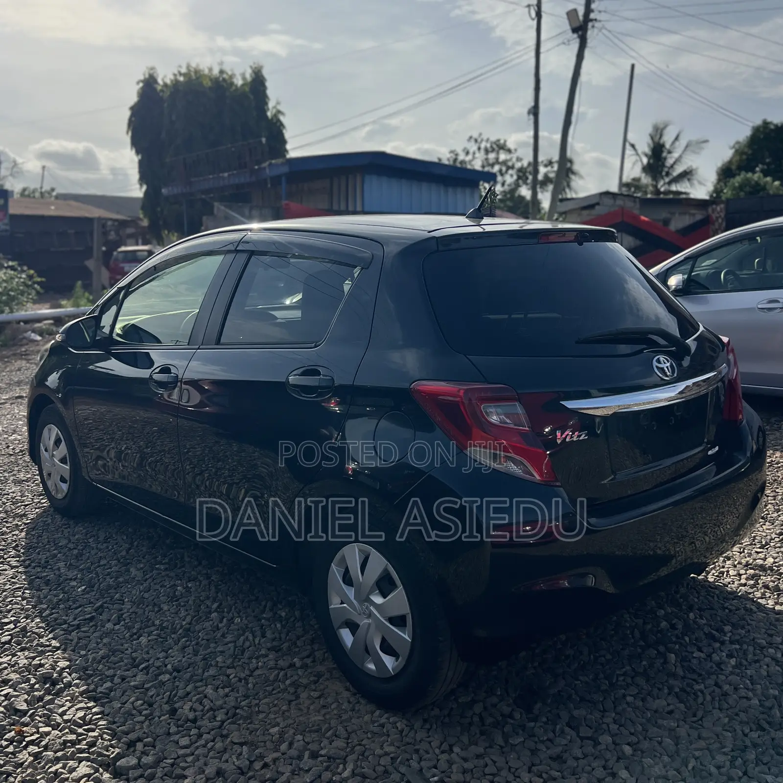 Toyota Vitz 1.3 AWD 5dr 2015 Black