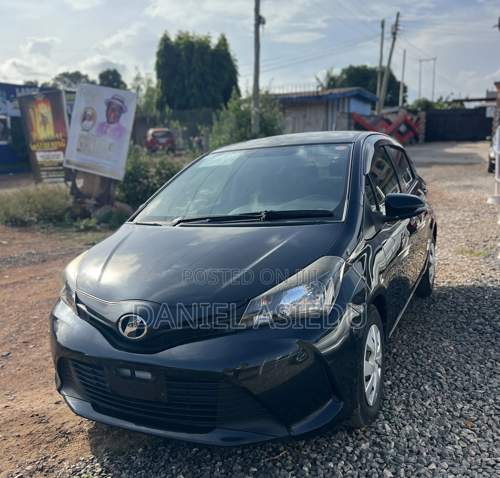 Toyota Vitz 1.3 AWD 5dr 2015 Black
