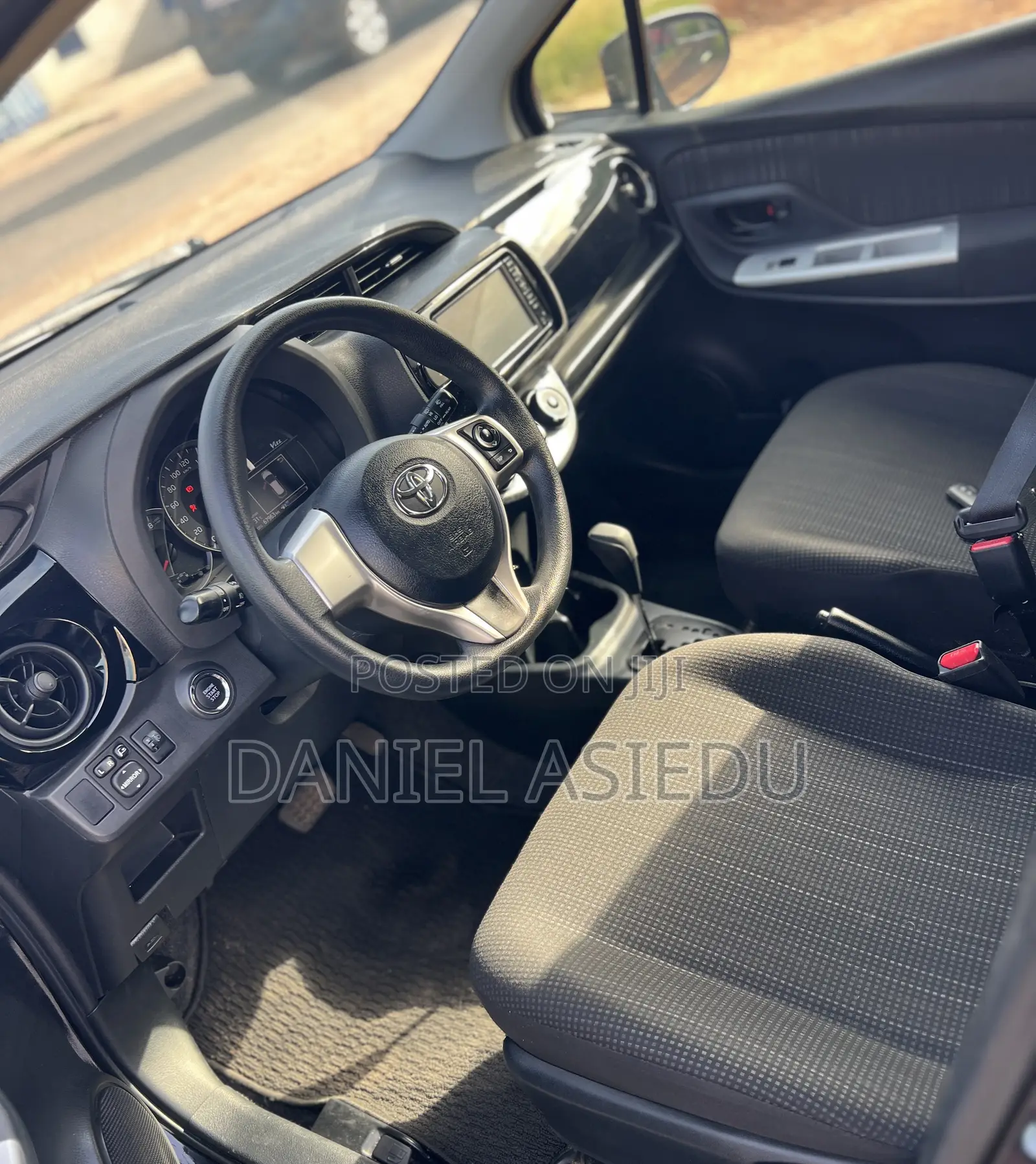 Toyota Vitz 1.3 AWD 5dr 2015 Black