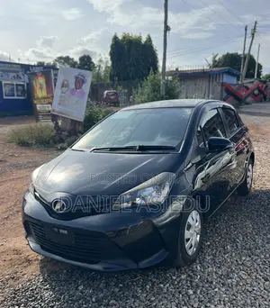 Toyota Vitz 1.3 AWD 5dr 2015 Black