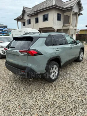 Toyota RAV4 2021 Green