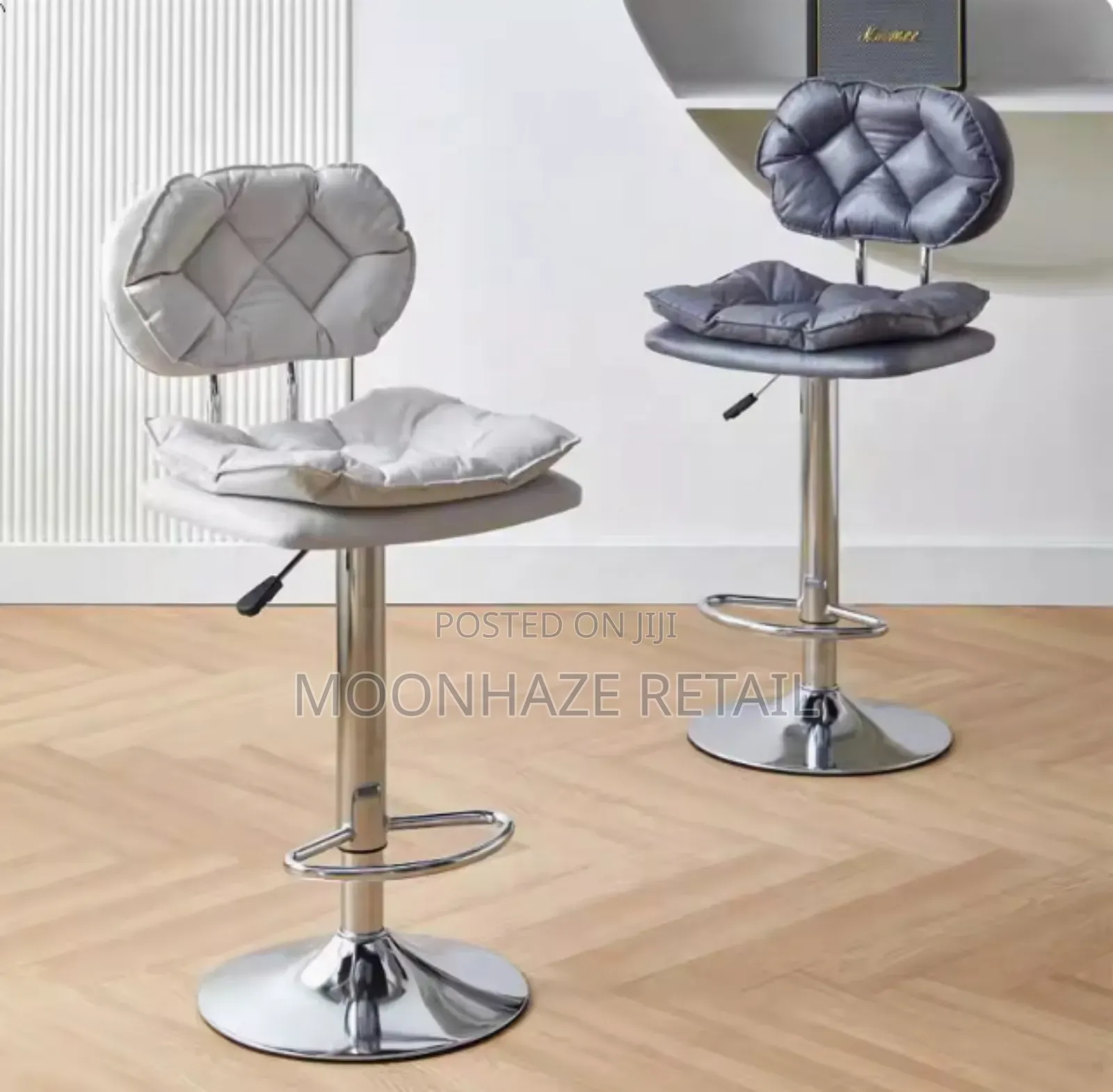 Luxury Adjustable Swivel Bar Stool / Kitchen Chair.