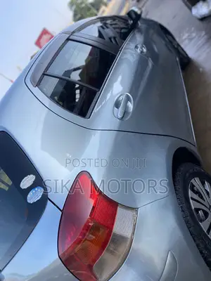 Toyota Vitz 2010 Silver