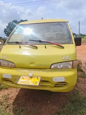 Hyundai H-100 2004 Yellow