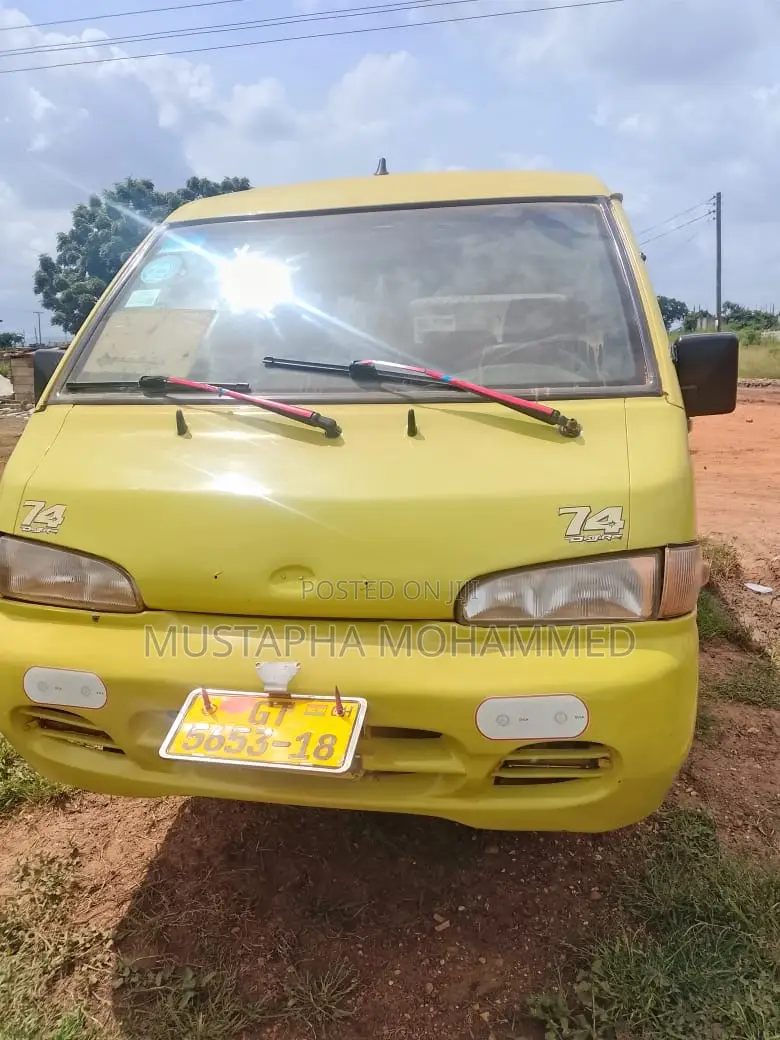 Hyundai H-100 2004 Yellow