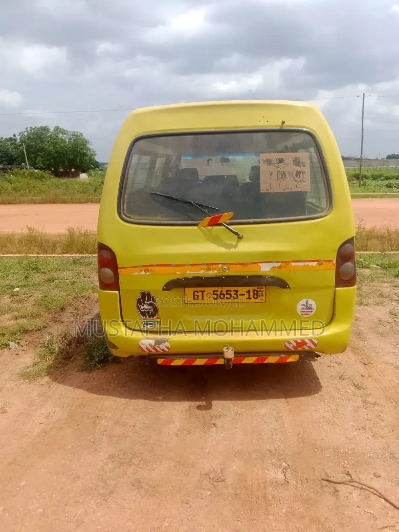 Hyundai H-100 2004 Yellow