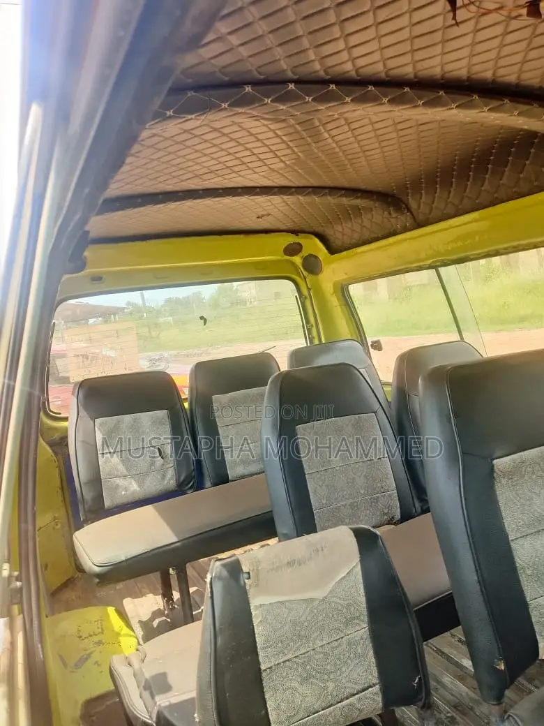 Hyundai H-100 2004 Yellow
