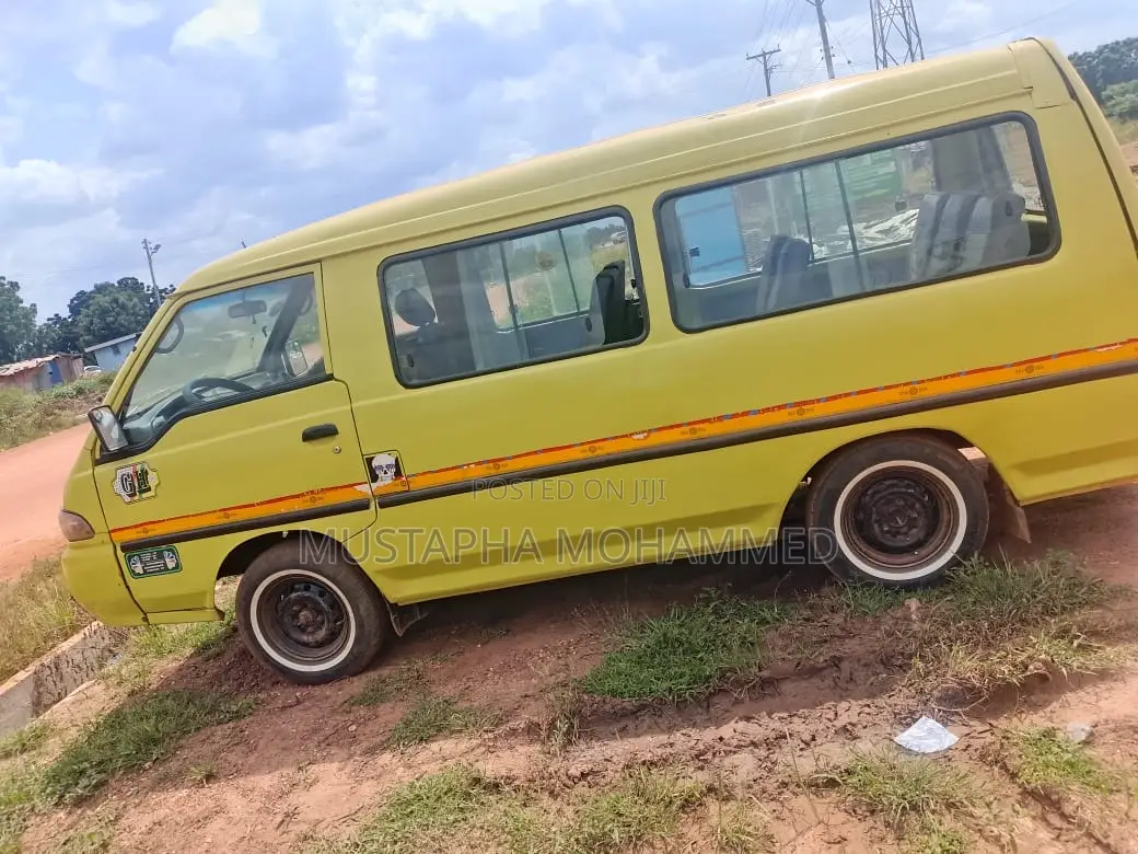 Hyundai H-100 2004 Yellow
