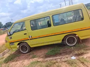 Hyundai H-100 2004 Yellow