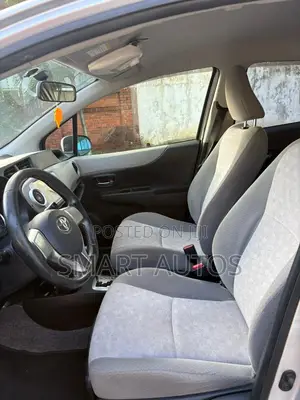Toyota Vitz 1.3 AWD 5dr 2012 Silver
