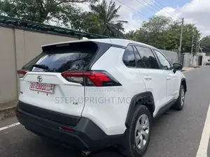 Toyota RAV4 2022 White