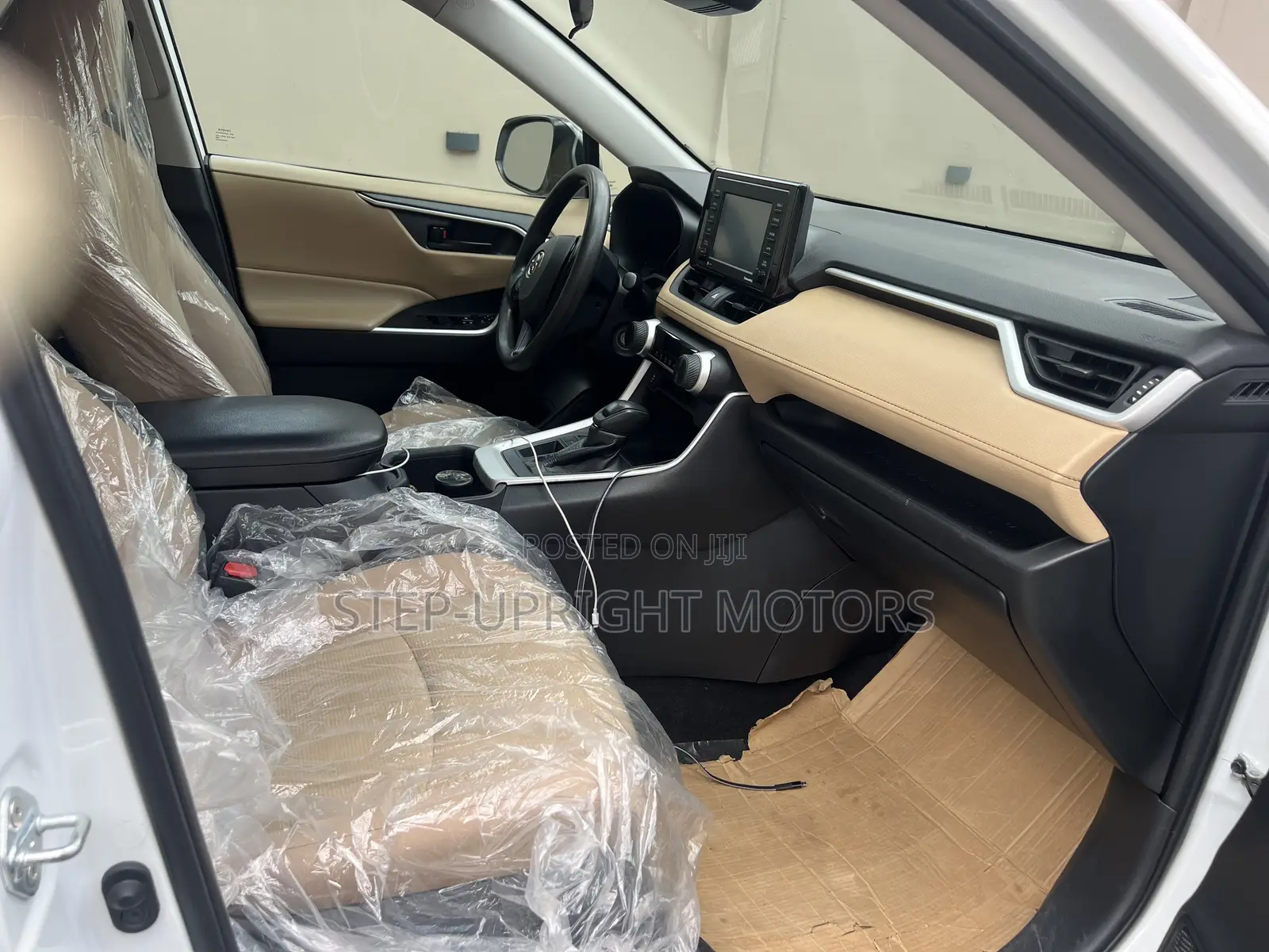 Toyota RAV4 2022 White