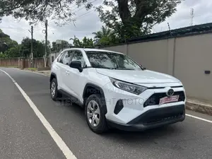 Toyota RAV4 2022 White