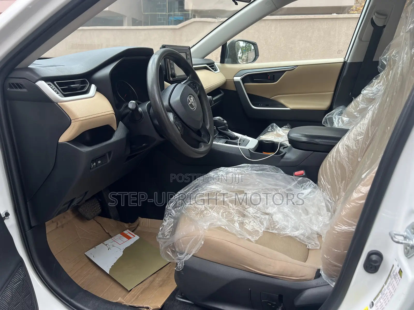 Toyota RAV4 2022 White
